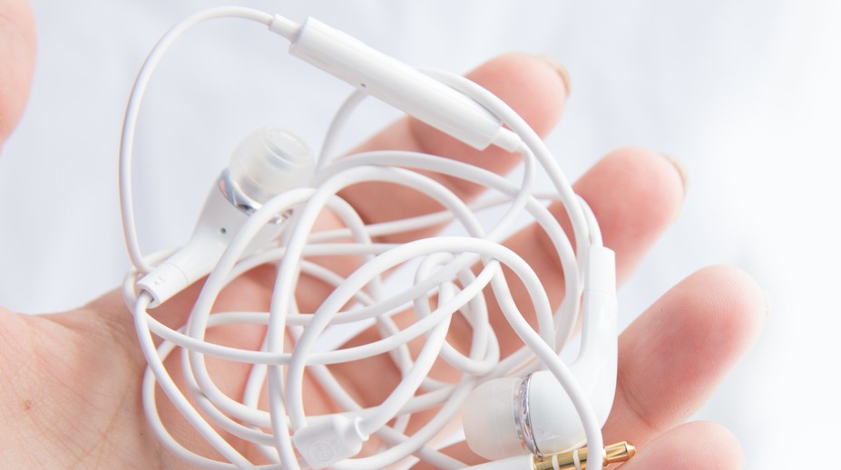 Po týchto trikoch sa vám už nikdy nezamotajú slúchadlá