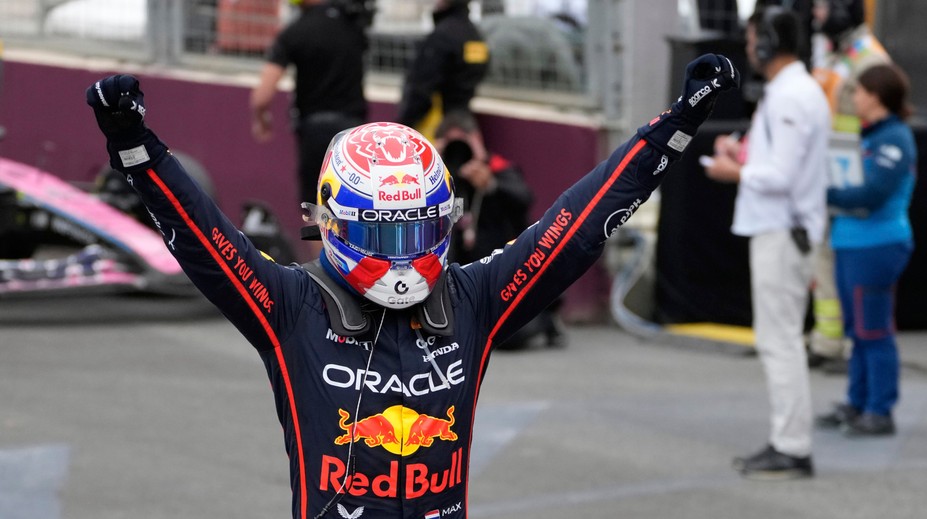 Max Verstappen ovládol VC Azerbajdžanu. Katastrofálny víkend zažil McLaren, Piastri skončil v prvom kole