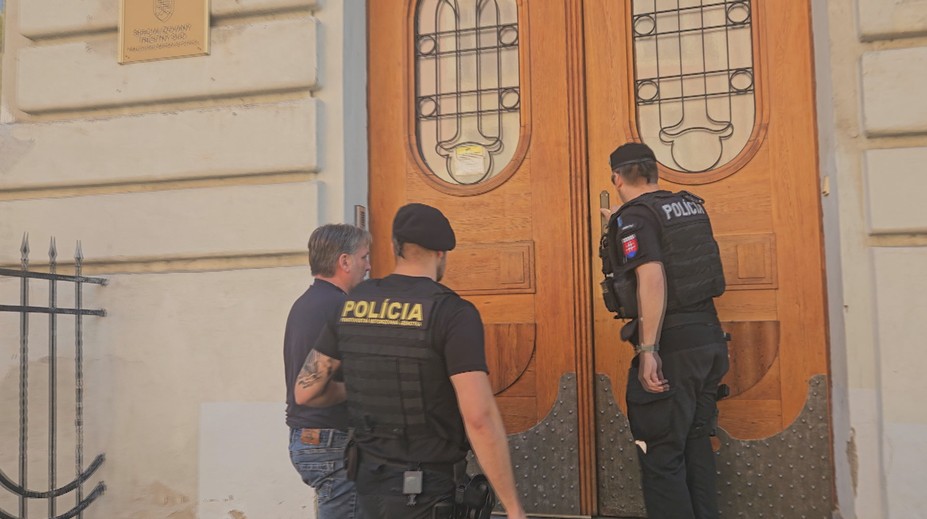 Na krku má obvinenie z najťažšieho zločinu. Prehovoril muž, ktorý strieľal na auto s podnikateľom pri Dačovom Lome