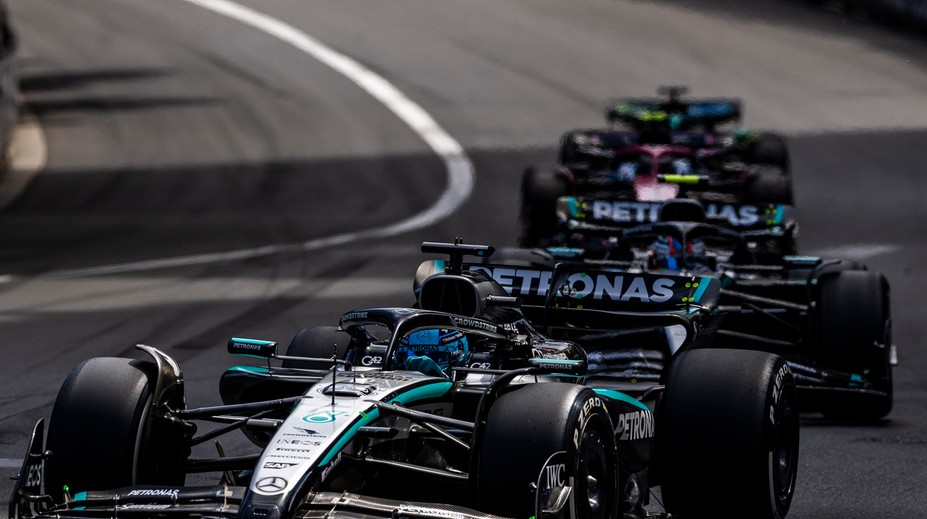 Prvé pódium Antonelliho či kolízia lídra. Verstappen je bod od dištancu, Kanadu si podmanil Russel