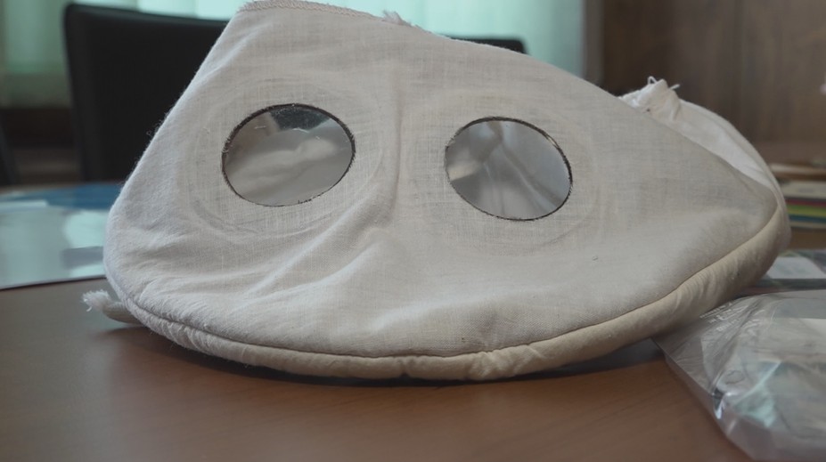 V Rajci našli historické rúška. Ľudia v nich vyzerajú komicky, ale idú na dračku