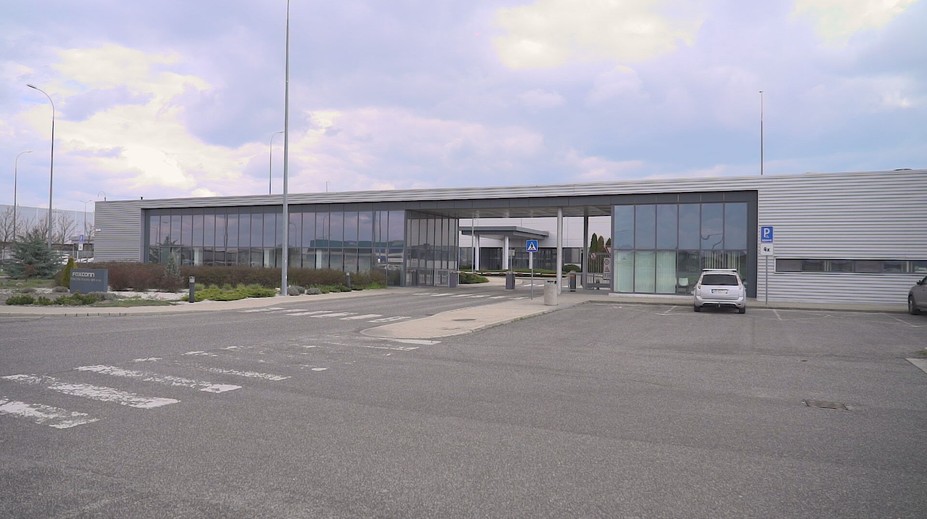 Zamestnanci nitrianskej fabriky si môžu vydýchnuť. Výrobca elektroniky ju neplánuje zatvárať