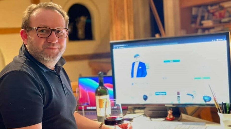 Kaderník vydražil prvý termín po lockdowne. Peniaze venuje na charitu