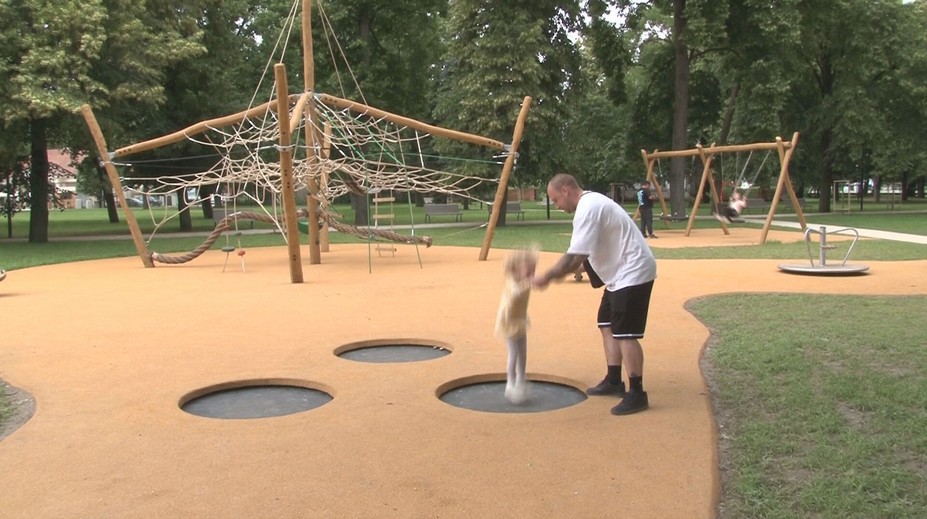 Počet mužov na otcovskej dovolenke prudko rastie. Prospieva to im aj deťom