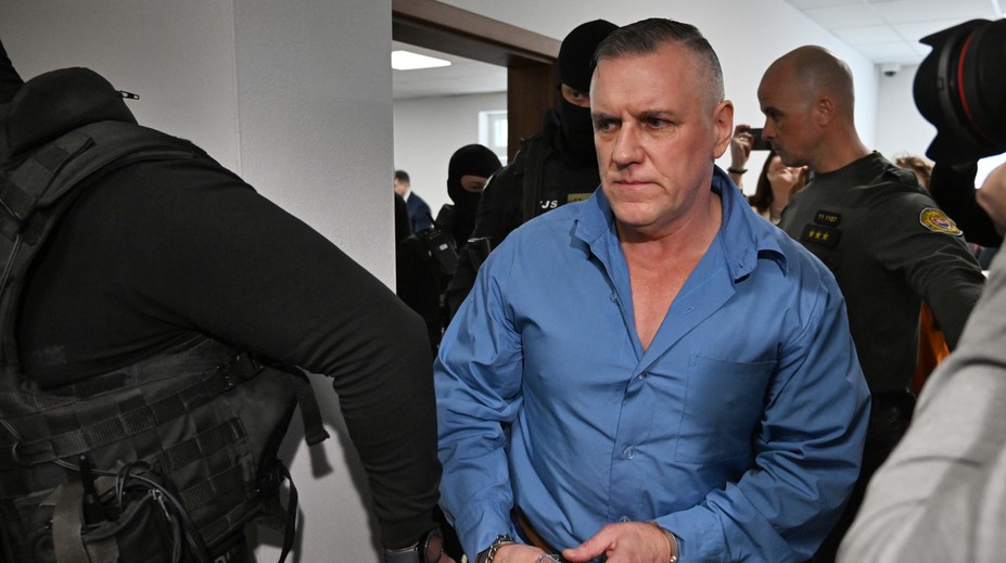 Neporiadok v cele, sledovanie TV po večierke, nepovolená kniha. Na verejnosť unikli prehrešky Mikuláša Černáka