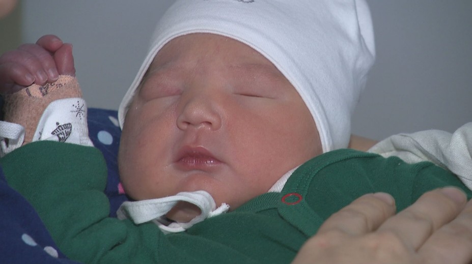 Prvé bábätká roka 2026: Lukáško a Riško sa narodili minútu po polnoci, v Trenčíne pri pôrode asistovala prababka