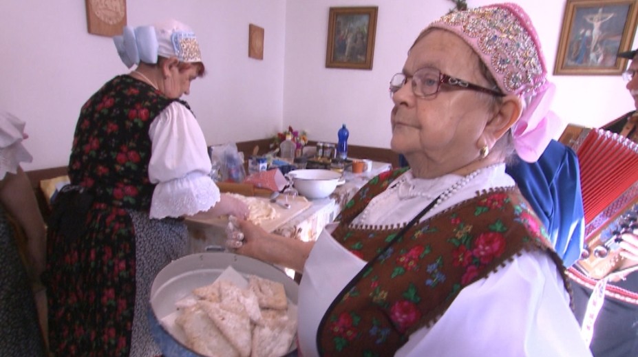 Pri tomto pohľade vám potečú slinky. Takto sa robia fašiangové dobroty