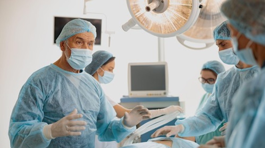 Tínedžerku z Británie trápili silné bolesti brucha. To, čo mala v žalúdku, šokovalo aj lekárov