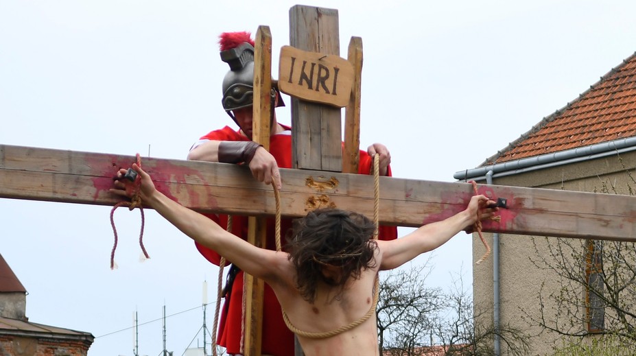 Kresťania v piatok spomínajú na deň utrpenia, ukrižovania a smrti Ježiša Krista