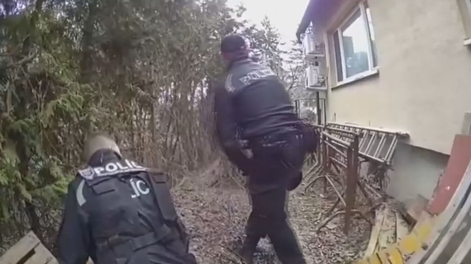 VIDEO: Policajná naháňačka pri Bratislave. Dráma sa začala v potravinách