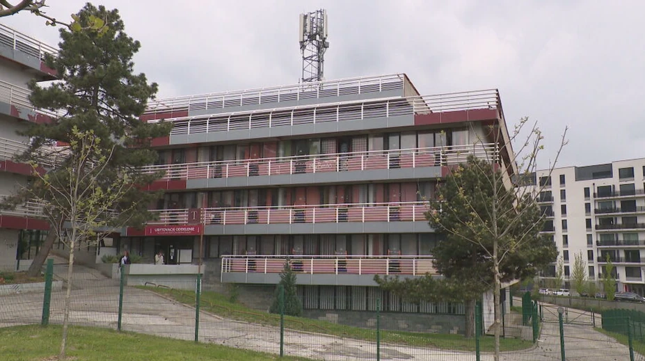 Lacnému ubytovaniu odzvonilo. Tisíce mladých ľudí si musia hľadať nový domov