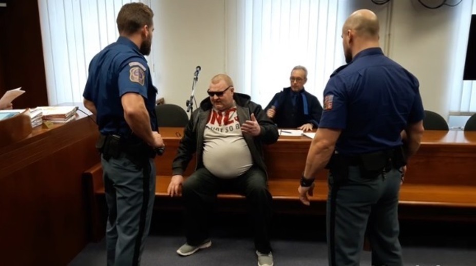 Slovák dostal v Česku 20 rokov väzenia. Na susedov vytiahol zbraň