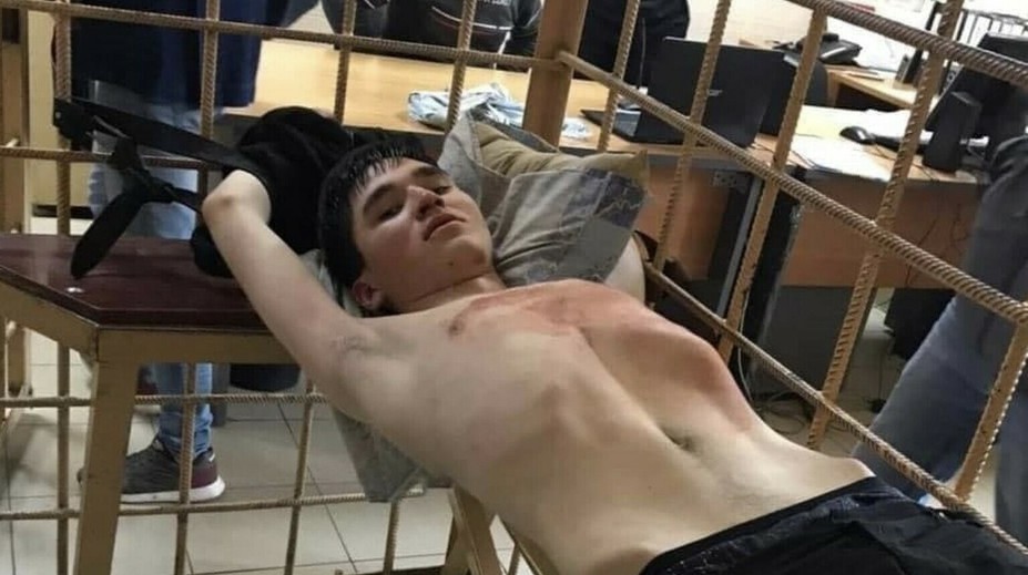 Útočník zo školy v Kazani je pod sprísnenou kontrolou. Zistili u neho sklony k samovražde
