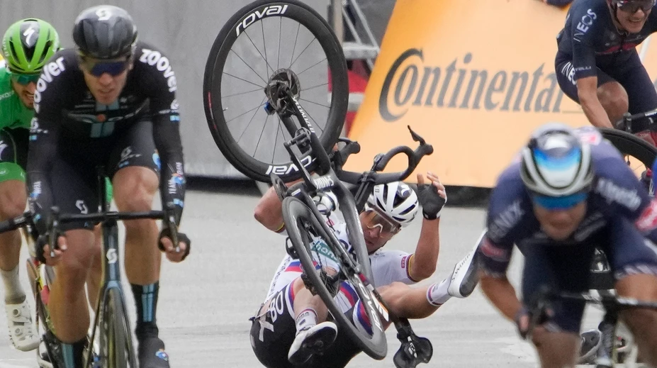 VIDEO: Čo spôsobilo kolíziu, po ktorej Sagan skončil na ceste? Tento detail si všimol málokto