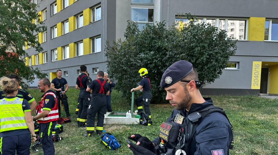 Tlaková skúška potrubia sa skončila tragédiou. Jeden muž zomrel na mieste, druhý v nemocnici bojuje o život