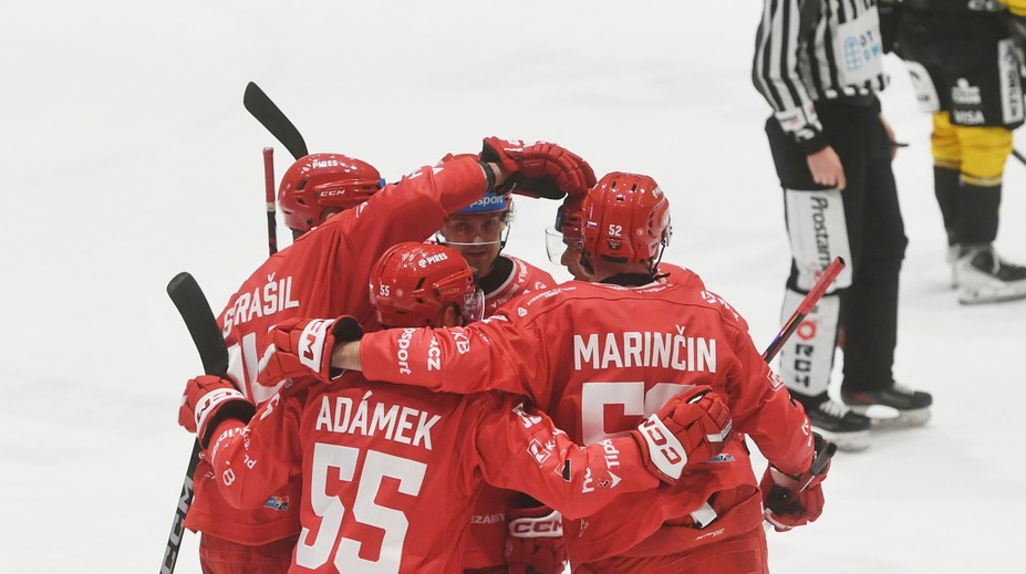 VIDEO: Slovenská družina v Třinci si opäť zahrá o český titul. Pozrite si, ako plánujú naši hokejisti oslavovať