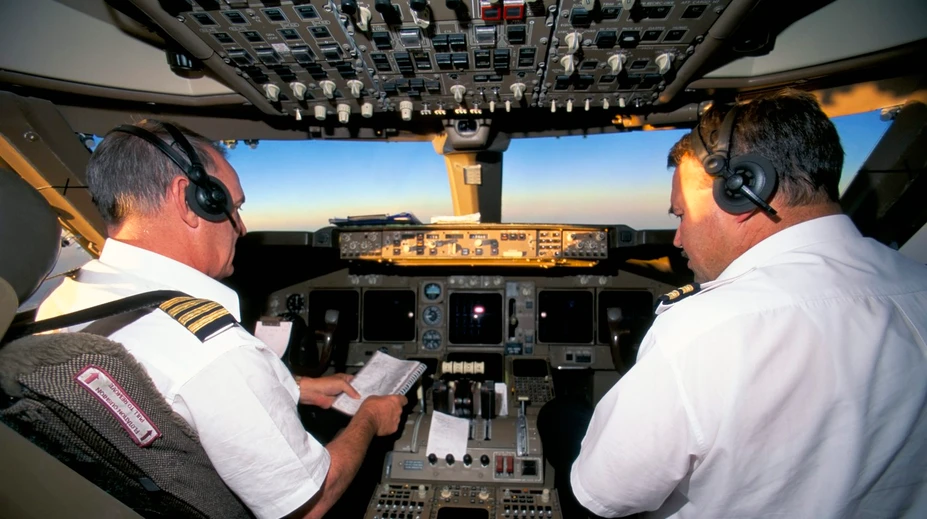 Všimli ste si, že piloti takmer nikdy nemajú dlhú bradu? Dôvod súvisí s bezpečnosťou