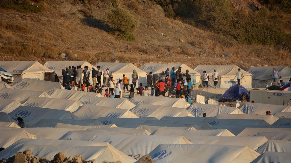 V novom tábore pre migrantov na ostrove Lesbos sa koronavírus ďalej šíri. Majú už 243 prípadov