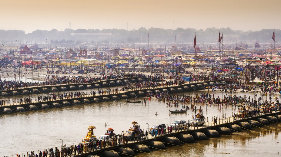 V davovej panike na moste v Bombaji prišlo o život 22 ľudí