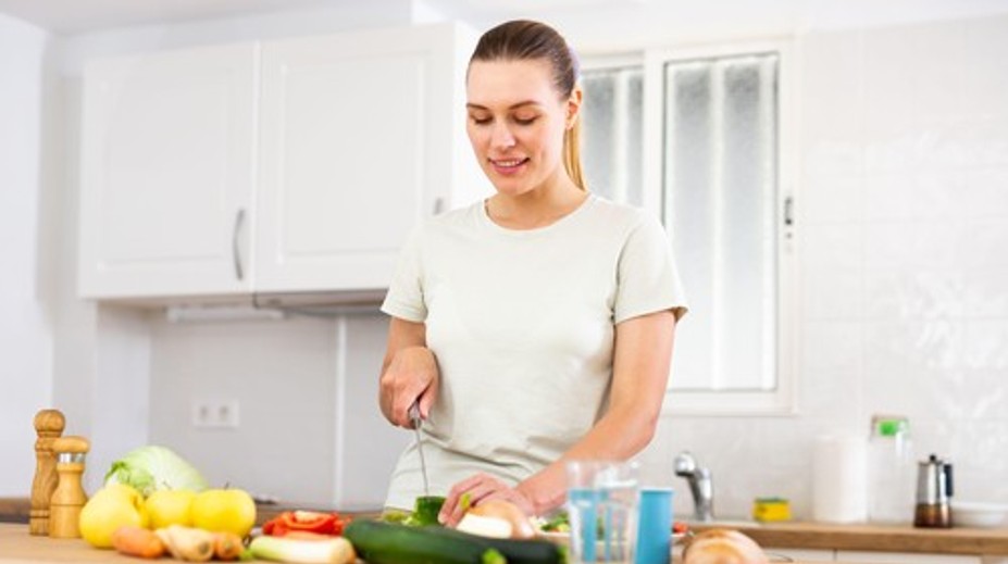 Zdravá večera za 18 eur pre štyroch? Lekárka varí rýchle jedlá, ktoré prospievajú aj črevám