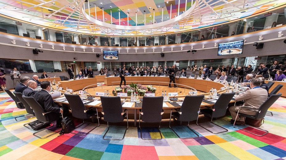 Štáty EÚ s výnimkou Maďarska sa zhodli na ďalšej pomoci Ukrajine. Zelenskyj vyzval na pokračovanie sankcií proti Rusku