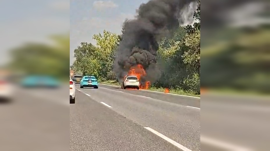 VIDEO: Auto na D1 pri Trnave zachvátili plamene. Z vozidla zostal iba vrak