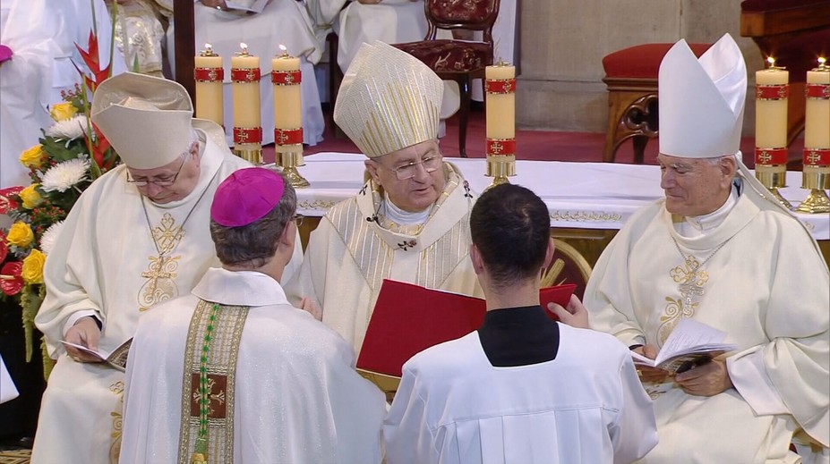 Arcibiskup Bober oslávi 75 rokov, pápežovi poslal abdikačný list. Na jeho párty príde svetoznámy kresťanský DJ