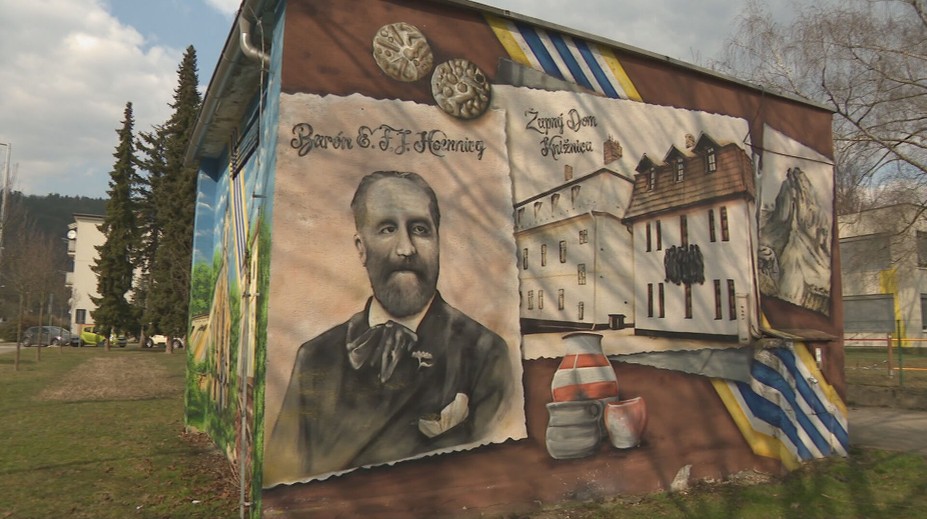 Z chátrajúcich múrov umelecké diela. Dvojica umelcov mení Púchov na galériu