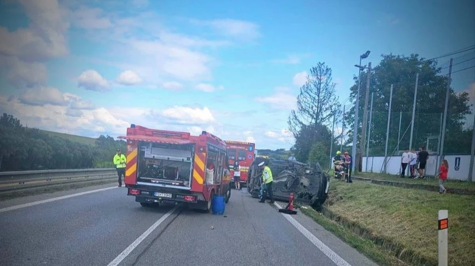 Vážna nehoda na východe Slovenska. Pri zrážke kamióna a auta sa zranili traja ľudia, medzi nimi aj dieťa