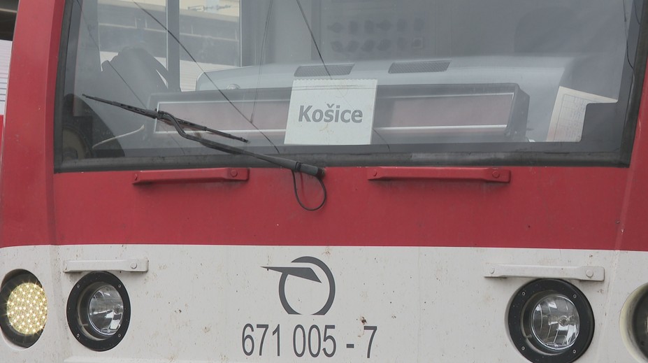 Železnice hlásia vysoký záujem, niektoré vlaky sú už takmer vypredané. S kúpou lístkov sa treba poponáhľať