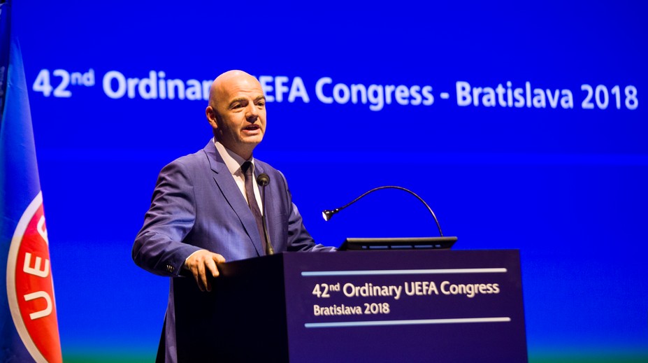 Čísla, z ktorých sa vám zatočí hlava. Šéf FIFA počas MS obletel Zem viac ako dvakrát