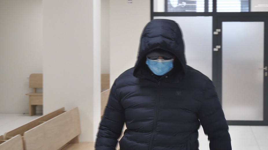 Vynášal detaily z vyšetrovania vraždy a lustroval ľudí. Bývalý policajt priznal vinu, no trest sa mu nepáči