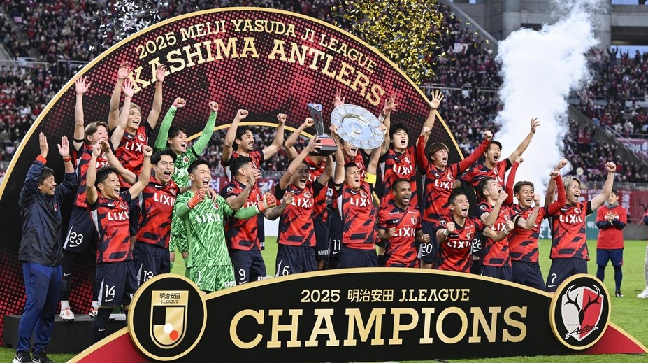 Rozhodol náskok jediného bodu. Čavrič v Japonsku oslavuje zisk majstrovského titulu