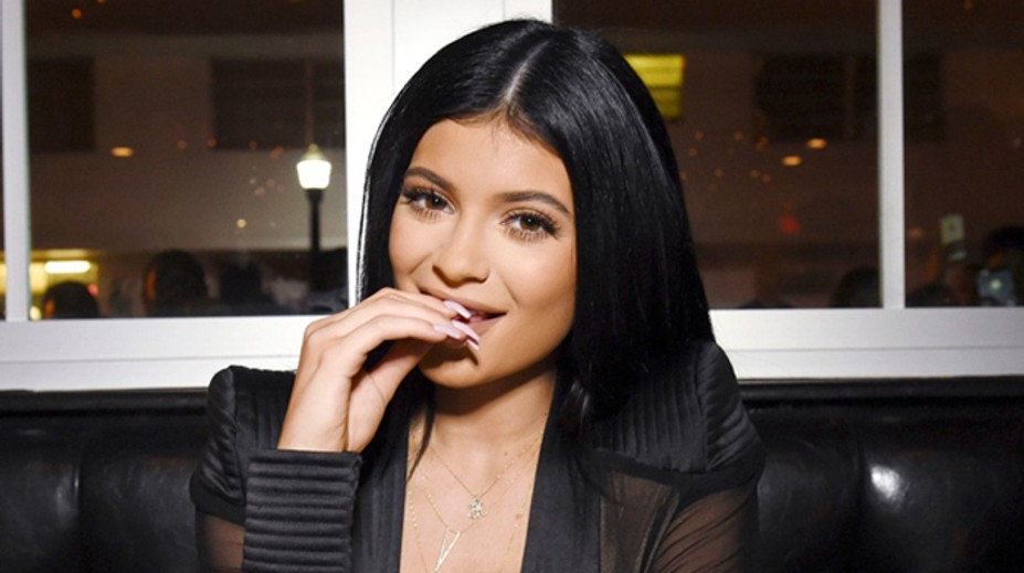 To je rozdiel! Kylie Jenner je bez mejkapu iná žena