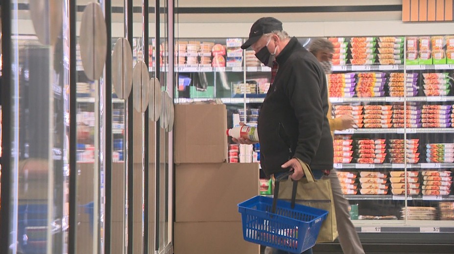 Zisťovali sme, či aj rok 2022 prevetrá naše peňaženky a čo ekonómovia predpovedajú Slovákom do budúcna