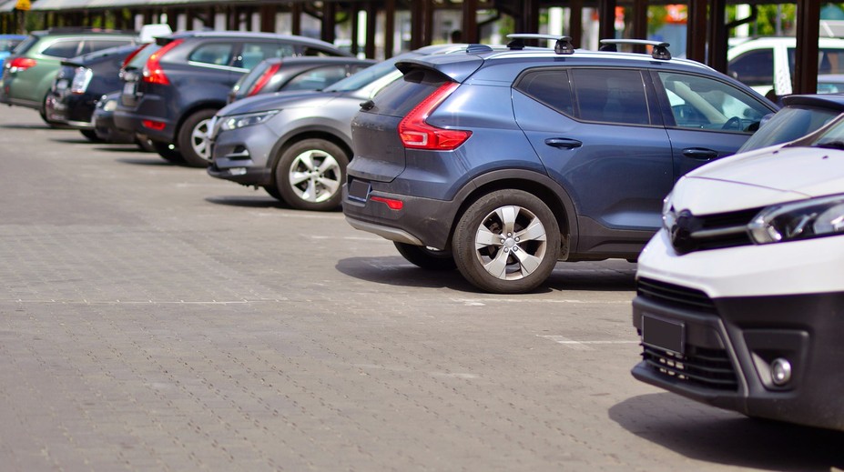 V Česku sa objavili parkovacie miesta vyhradené len pre ženy. Na internete sa stali hitom