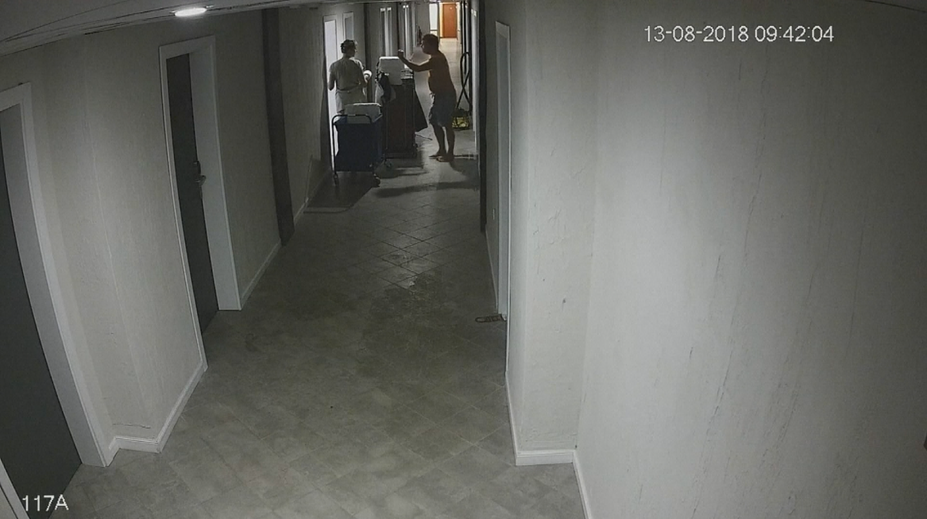 Turista surovo udrel chyžnú v hoteli. Prekážal mu hluk z upratovania