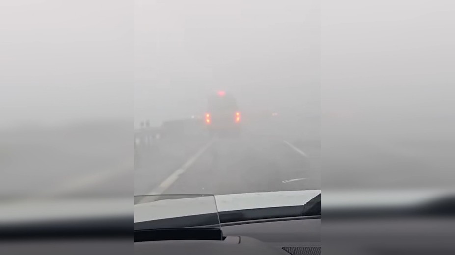 VIDEO: Kolaps na R1: Pri Seredi sa prevrátili tri kamióny, tvorili sa kolóny