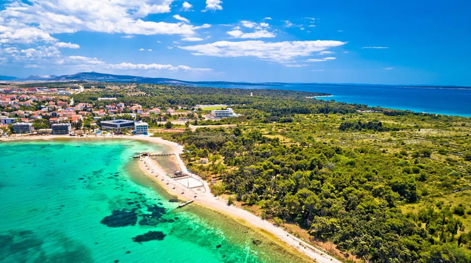 Obľúbená chorvátska pláž sa stala miestom šírenia covidu. Nakazilo sa tam najmenej sto Rakúšanov