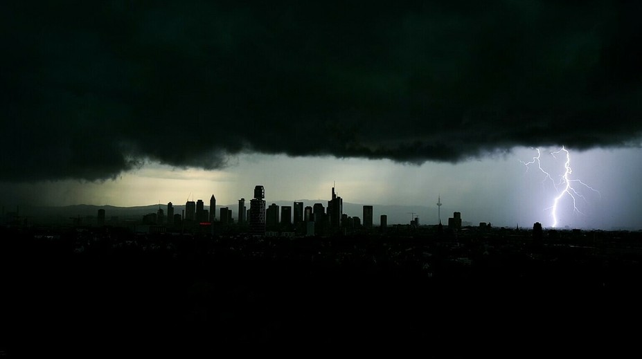 Českí meteorológovia varujú pred silnými búrkami na východe krajiny pri hraniciach so Slovenskom