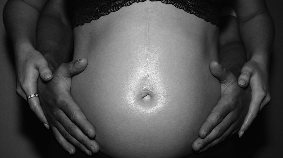 Najprv jedna členka skupiny, hneď po nej ďalšia! Speváčka je takisto tehotná