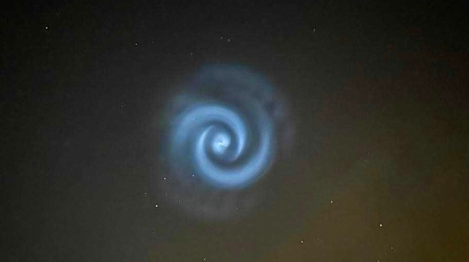 FOTO+VIDEO: Nočné nebeské divadlo. Nad Slovenskom sa objavil záhadný špirálovitý oblak