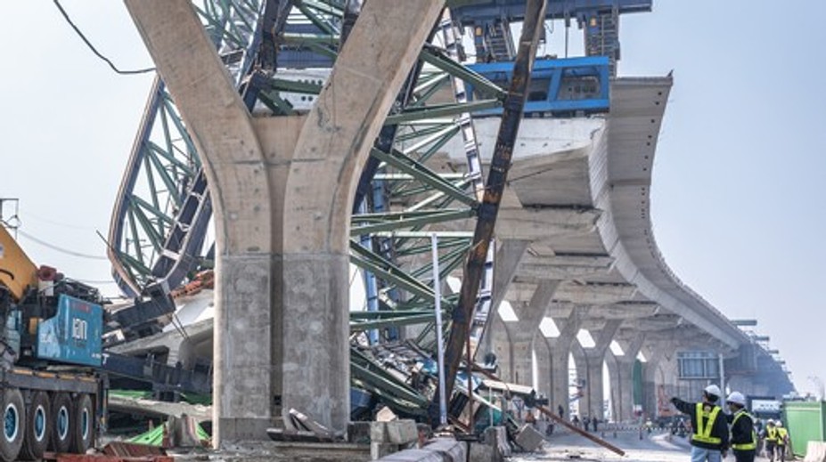 Ďalší pád žeriavu v obľúbenej dovolenkovej destinácii. Hlásia mŕtvych