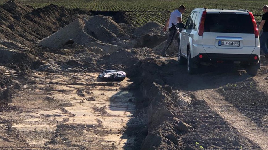 Policajti z NAKA našli pozostatky obete mafiánskej vraždy
