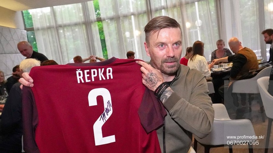 Česká legenda Tomáš Řepka stále aktívne hrá. Dokončuje si trénerskú licenciu a užíva si iné športy