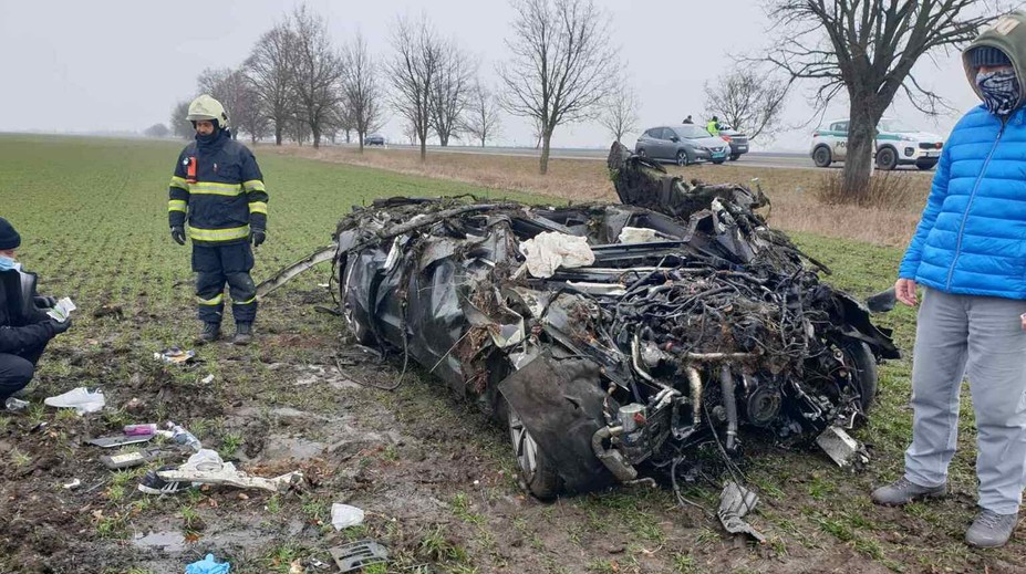 Za tragickou haváriou auta s mladými ľuďmi pri Nových Zámkoch je zrejme vysoká rýchlosť
