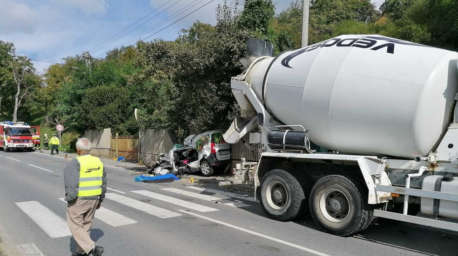 Tragická nehoda na východe. Vodička nedala prednosť domiešavaču, nepodarilo sa ju zachrániť