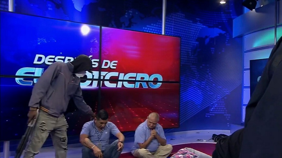 VIDEO: Do živého vysielania ekvádorskej televízie vtrhli ozbrojení muži