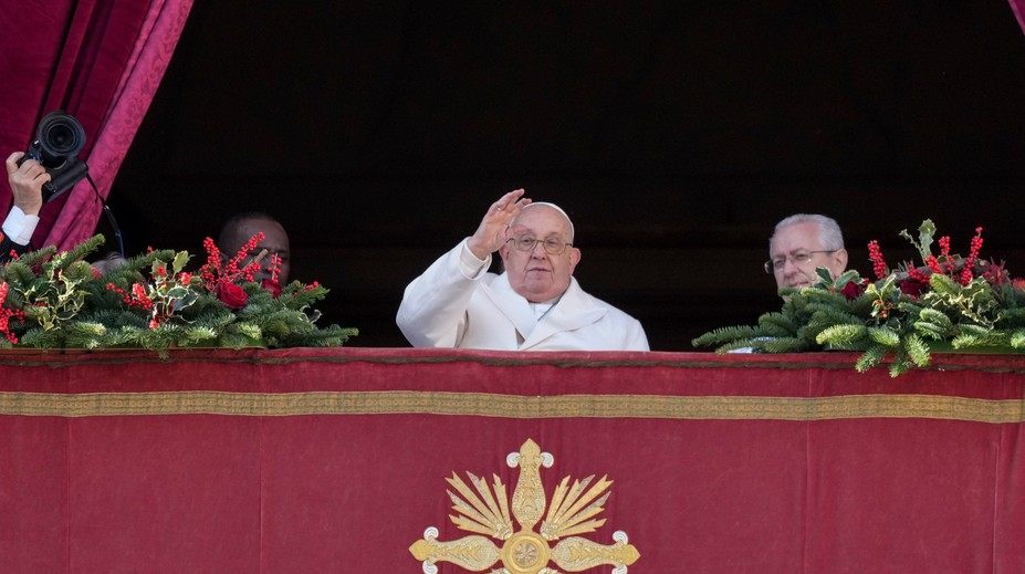 Pápež predniesol vianočné požehnanie Urbi et Orbi. Vyzval všetkých ľudí, aby sa snažili umlčať zbrane