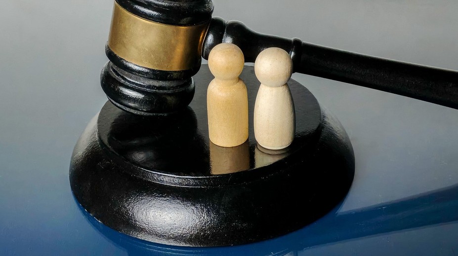 Žiadne „povinné rozvody“ v zákonníku nie sú, tvrdí rezort spravodlivosti. Zmenou pohlavia manželstvo jednoducho zanikne